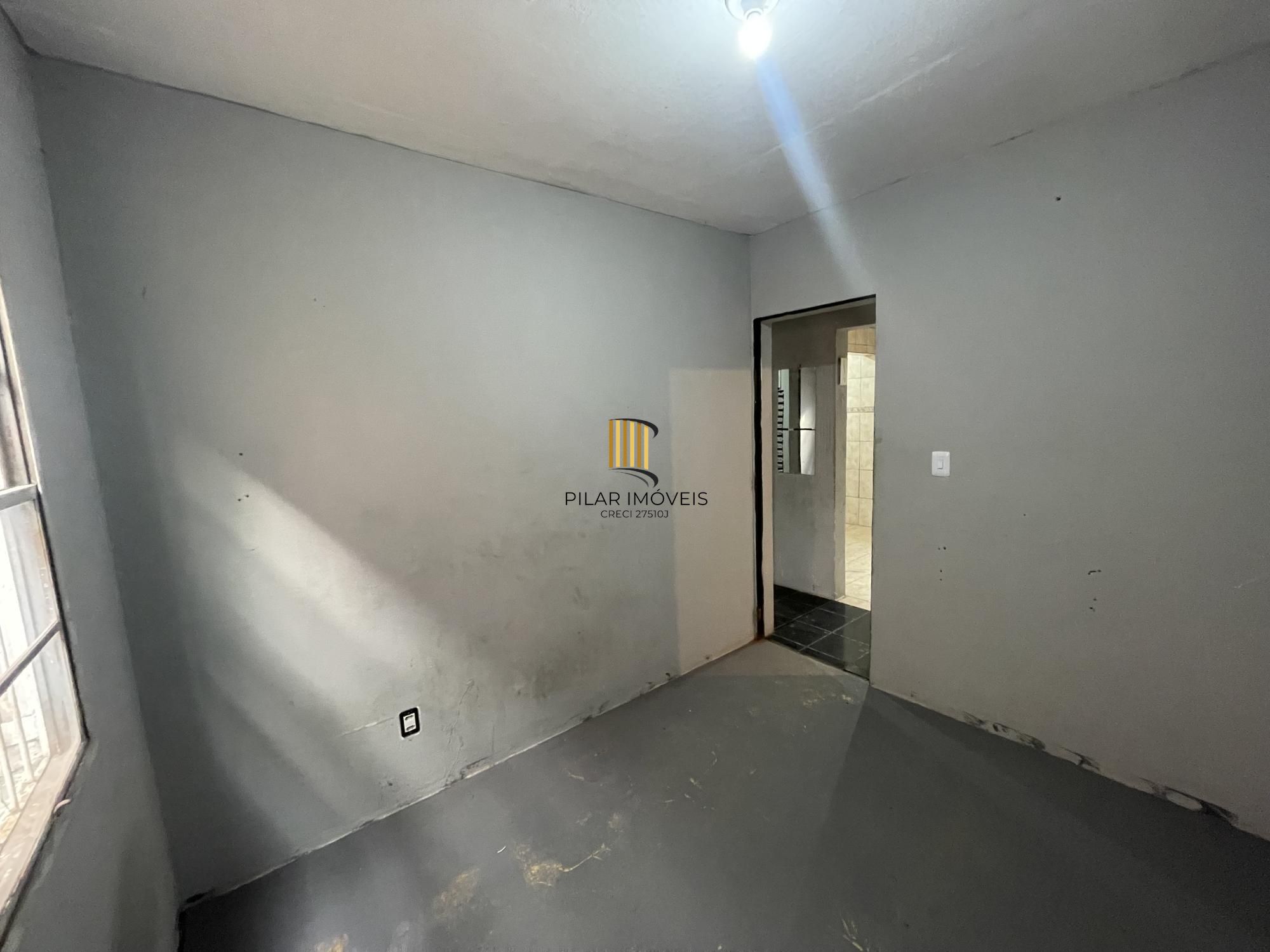 Apartamento 48m² Bairro Maria Regina Térreo com pequeno pátio Alvorada