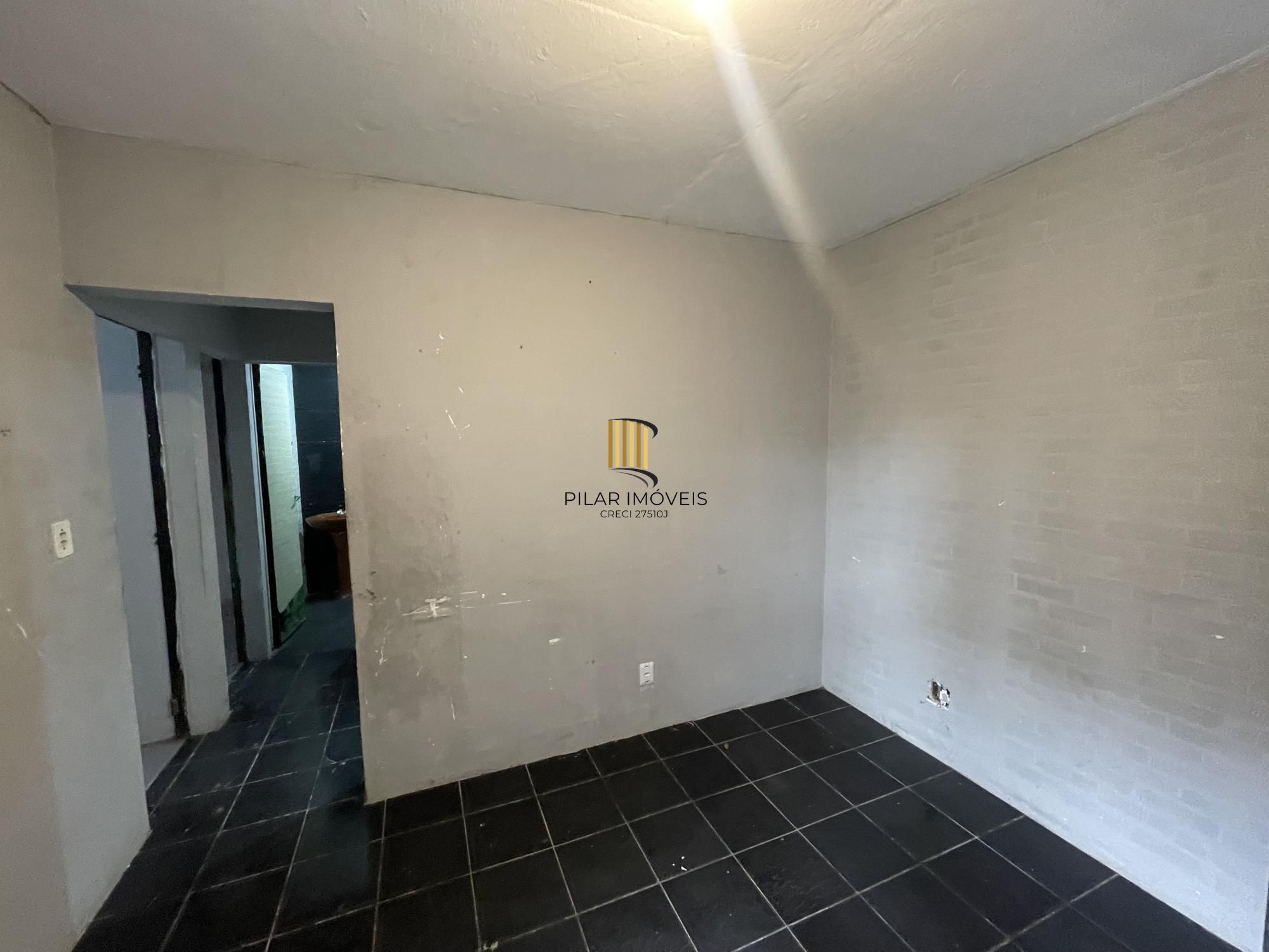 Apartamento 48m² Bairro Maria Regina Térreo com pequeno pátio Alvorada