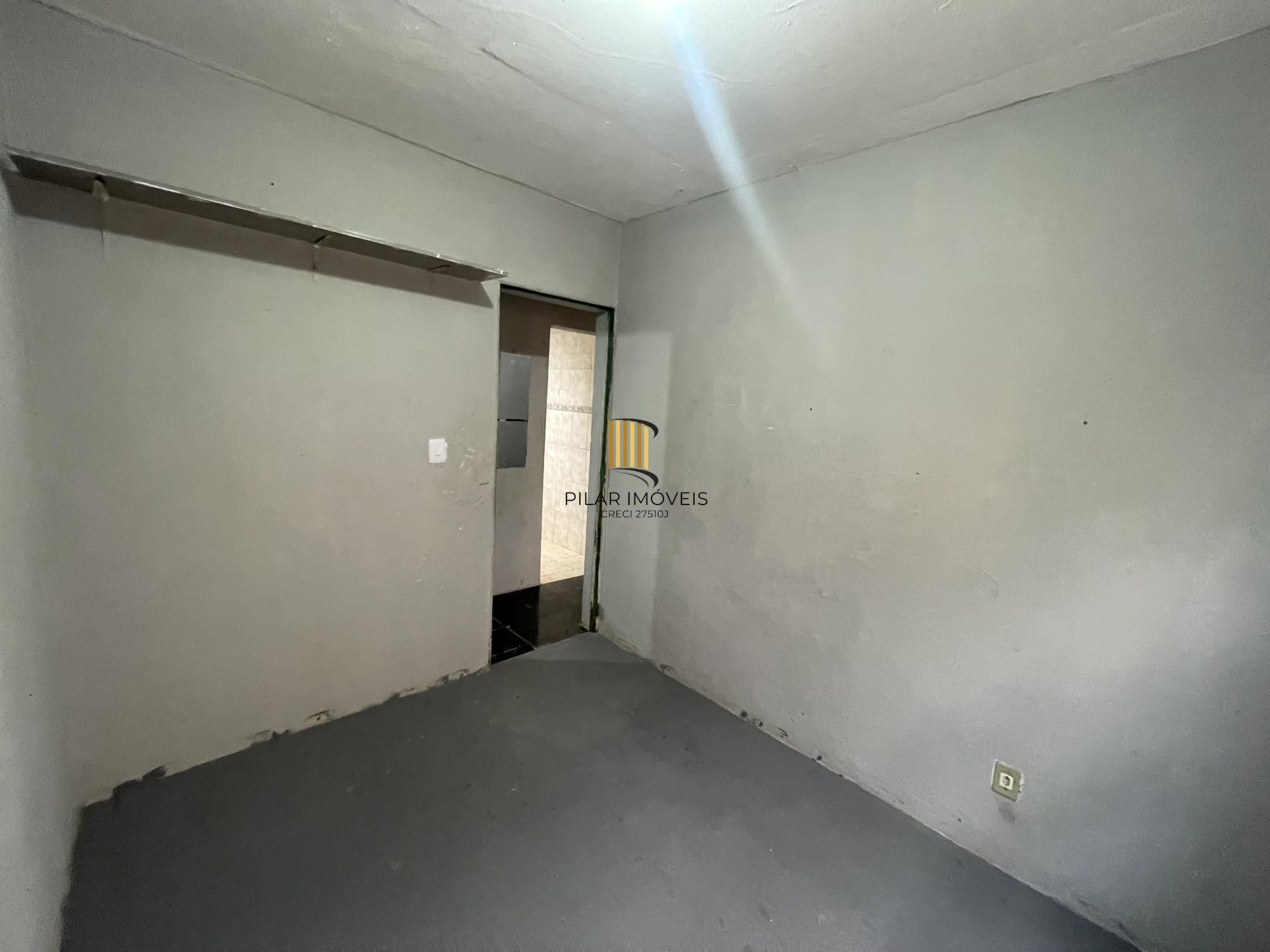 Apartamento 48m² Bairro Maria Regina Térreo com pequeno pátio Alvorada