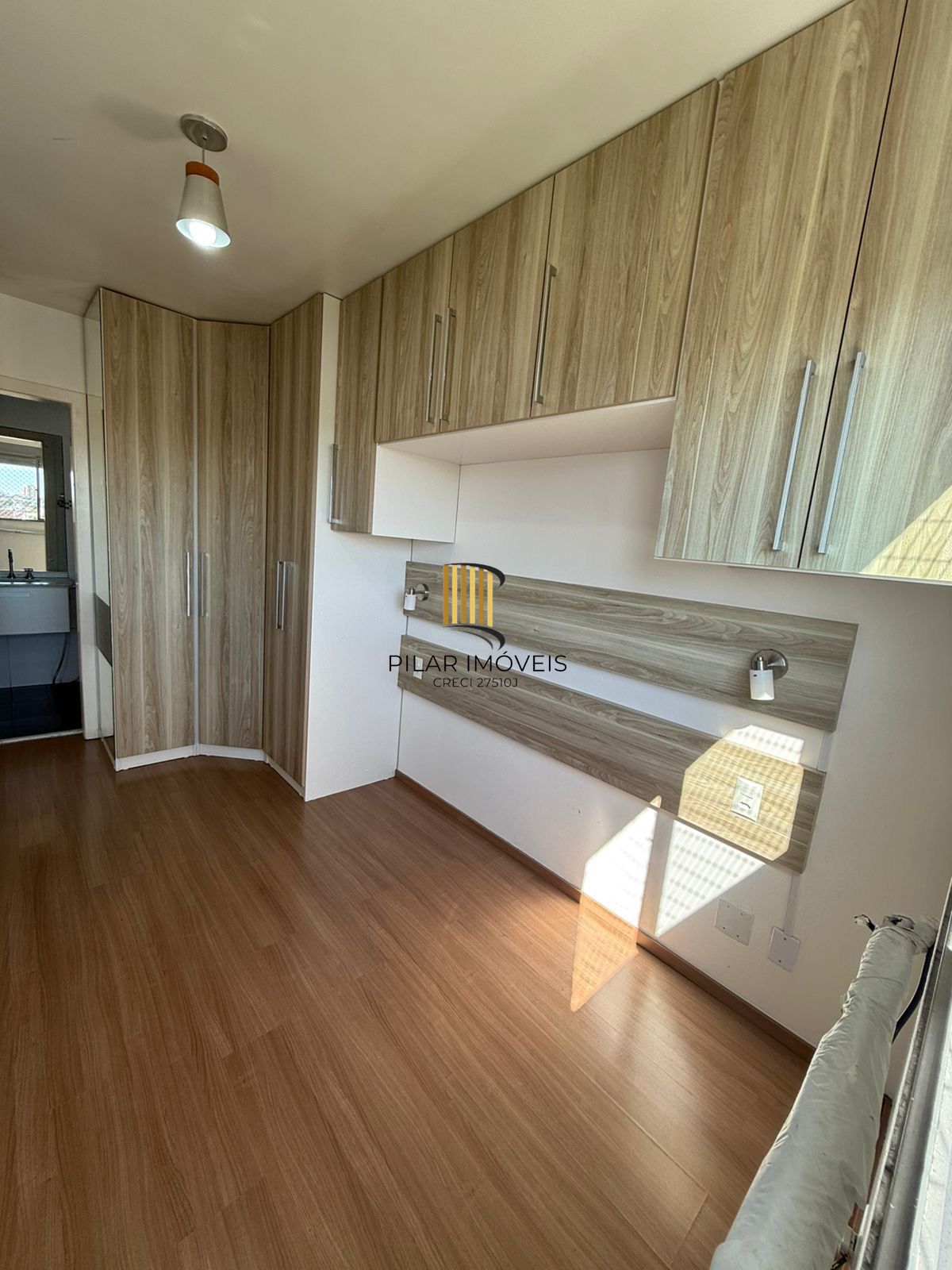 Apartamento 2 dormitórios com Suíte Semi Mobiliado com Vaga de Garagem