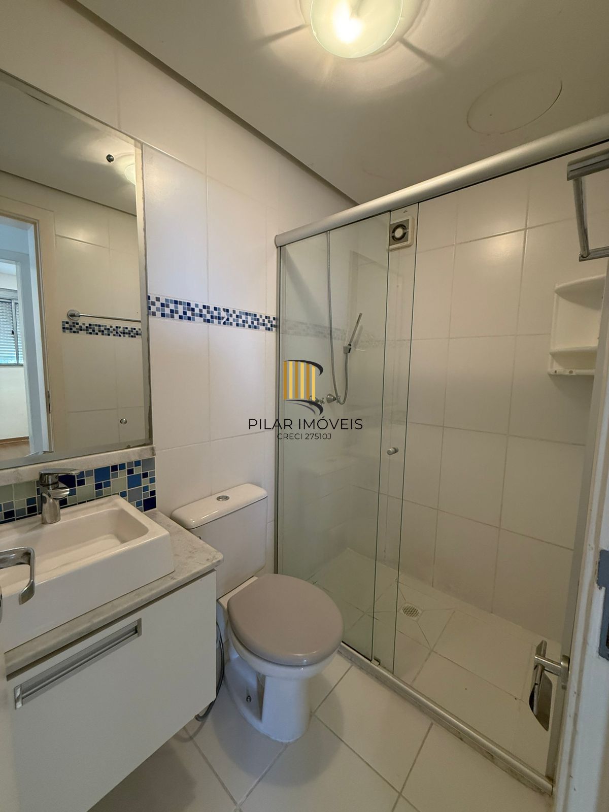 Apartamento 2 dormitórios com Suíte Semi Mobiliado com Vaga de Garagem