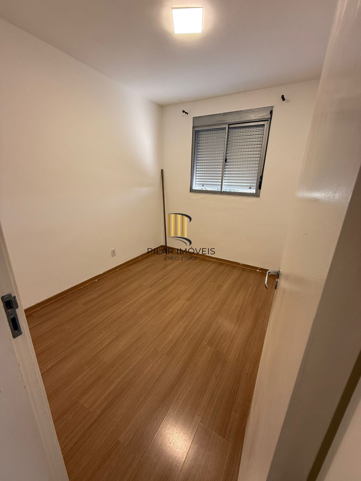 Apartamento 2 dormitórios com Suíte Semi Mobiliado com Vaga de Garagem