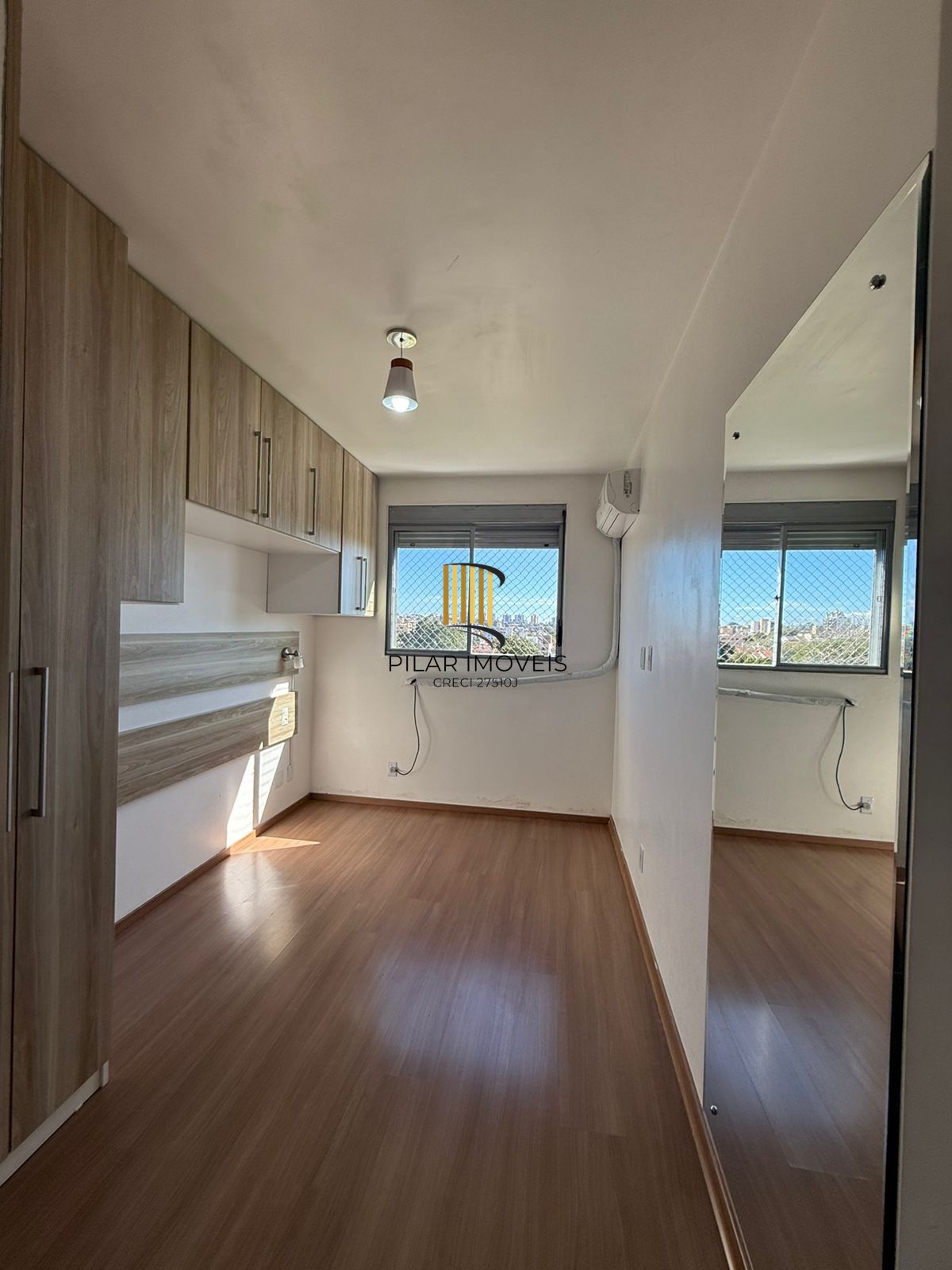 Apartamento 2 dormitórios com Suíte Semi Mobiliado com Vaga de Garagem