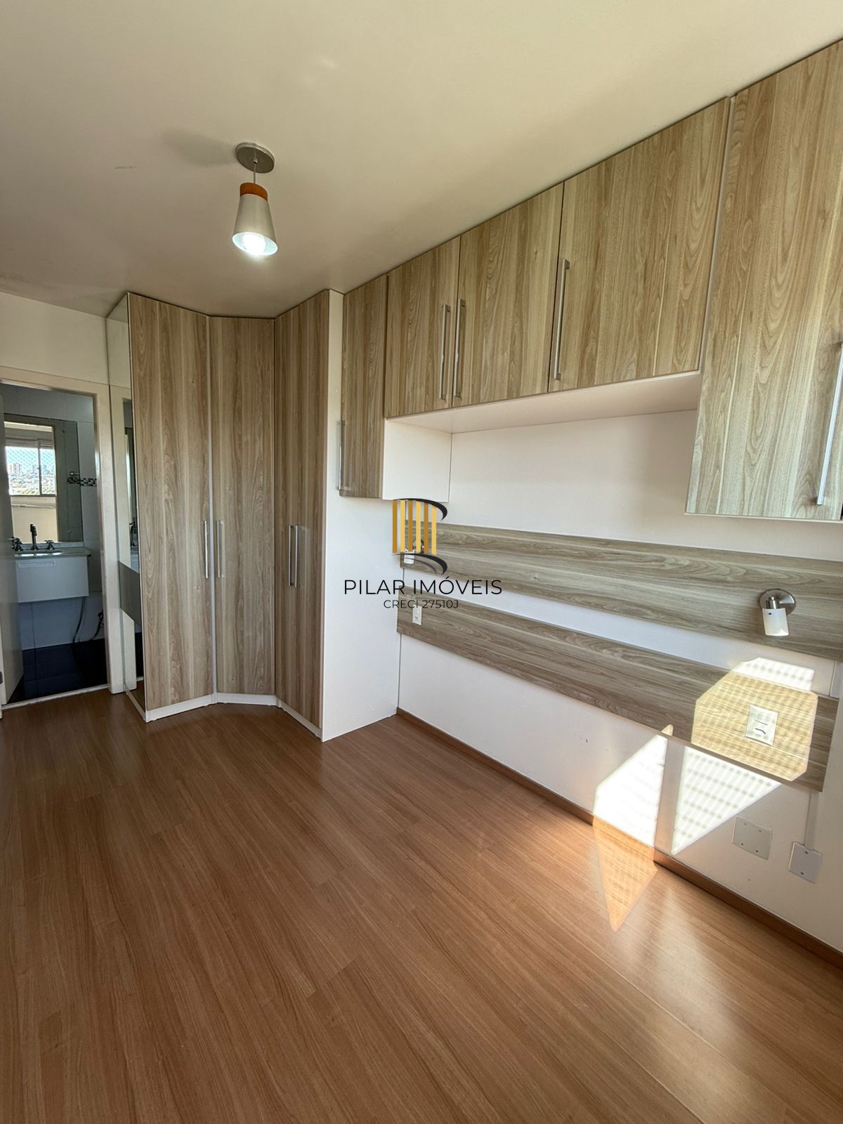 Apartamento 2 dormitórios com Suíte Semi Mobiliado com Vaga de Garagem