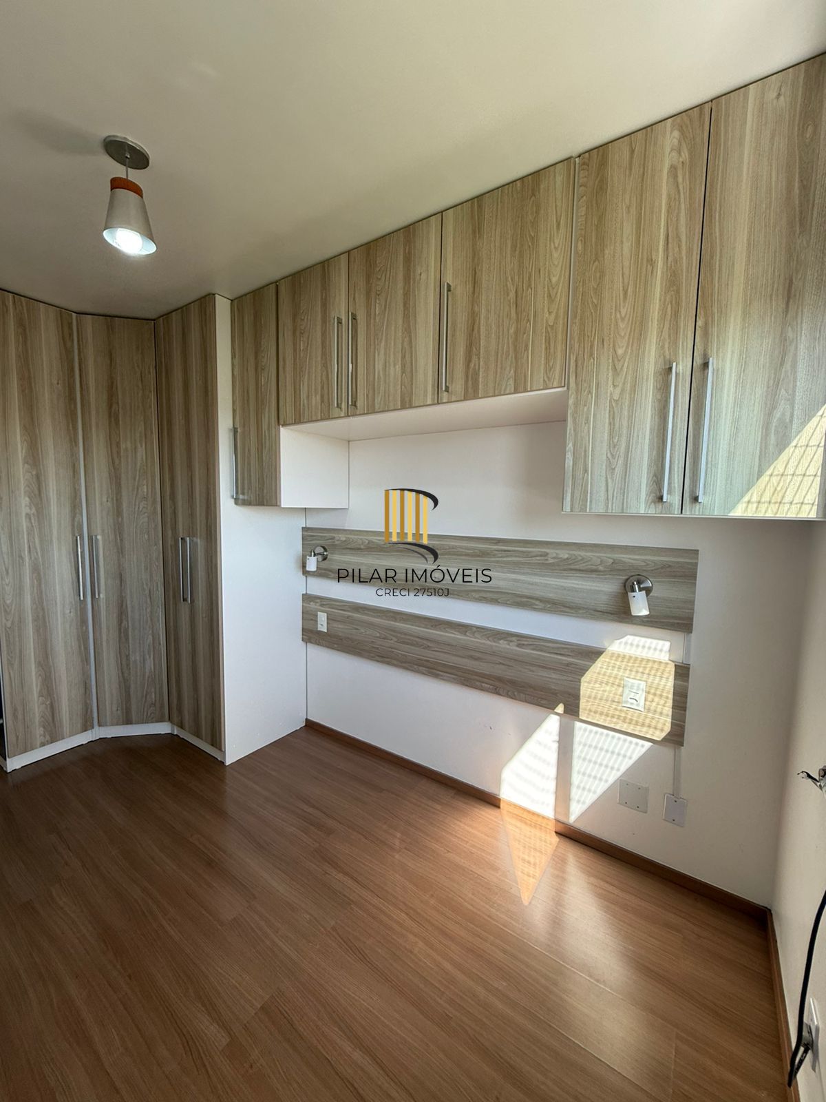 Apartamento 2 dormitórios com Suíte Semi Mobiliado com Vaga de Garagem