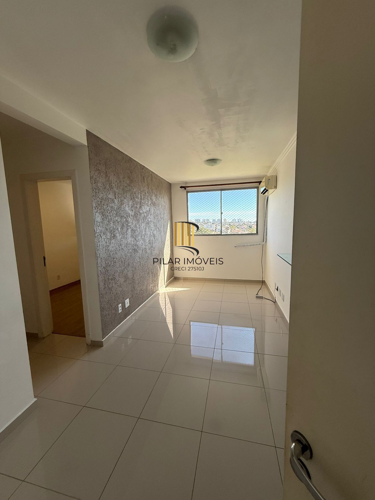 Apartamento 2 dormitórios com Suíte Semi Mobiliado com Vaga de Garagem