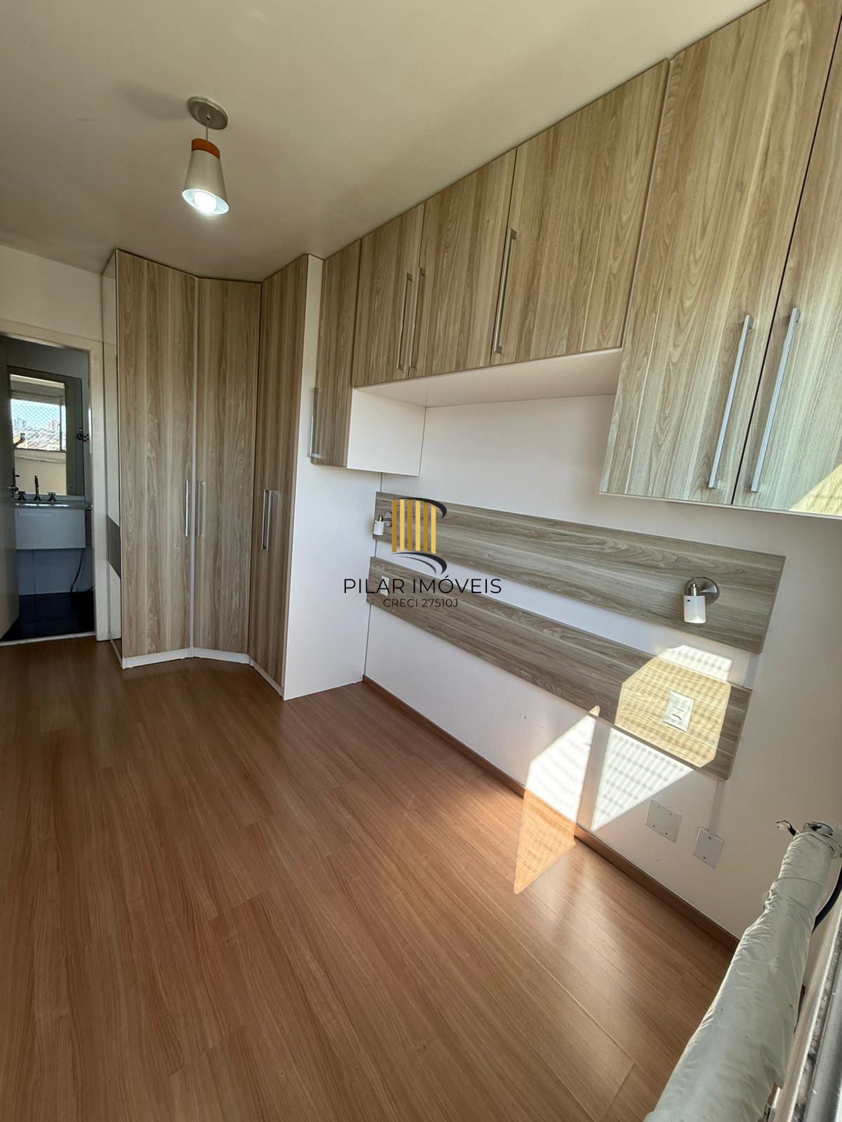 Apartamento 2 dormitórios com Suíte Semi Mobiliado com Vaga de Garagem