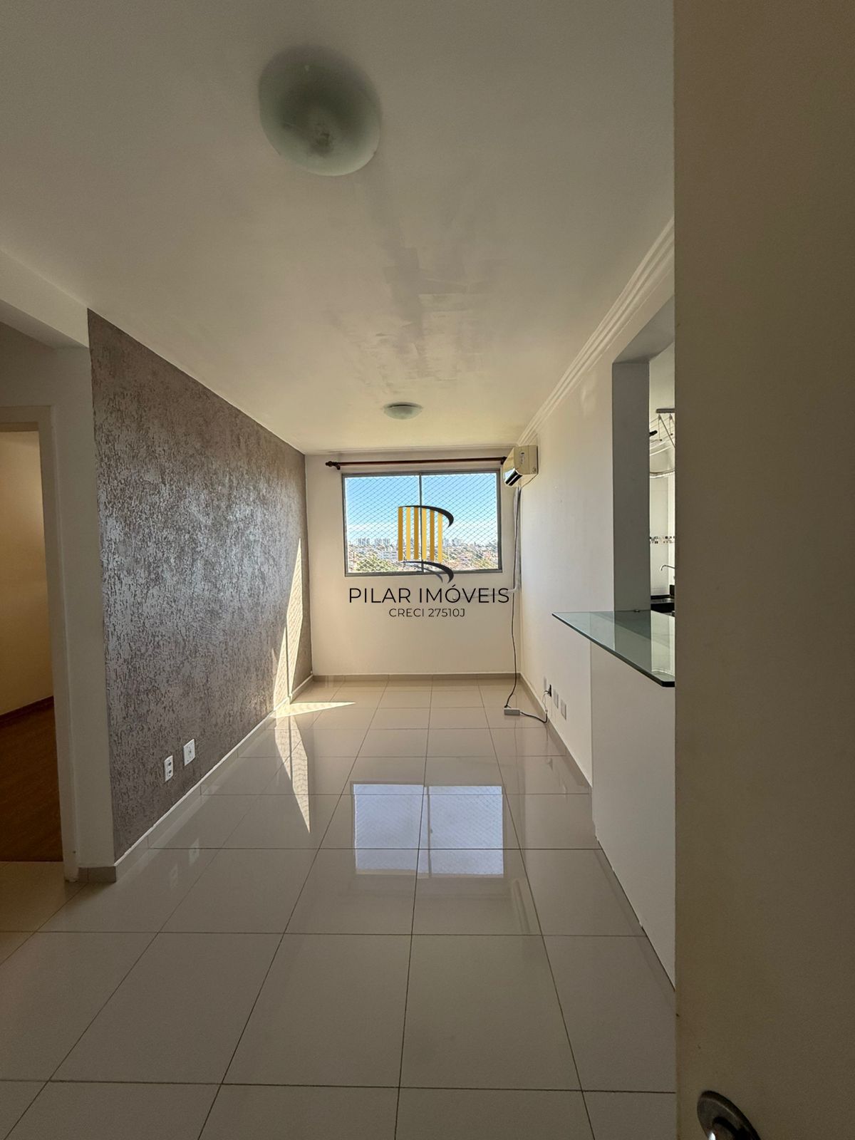 Apartamento 2 dormitórios com Suíte Semi Mobiliado com Vaga de Garagem