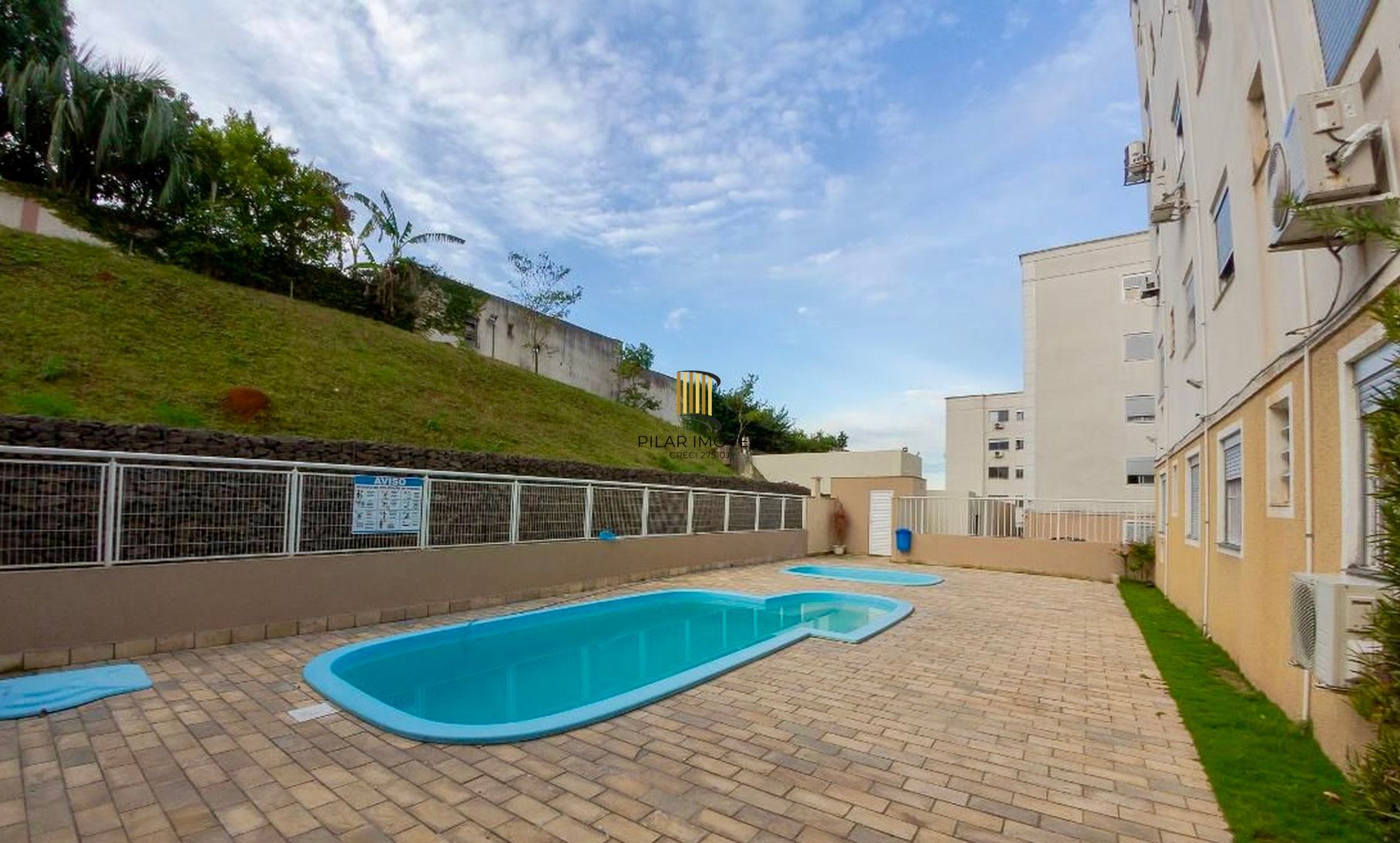 Apartamento 2 dormitórios com Suíte Semi Mobiliado com Vaga de Garagem