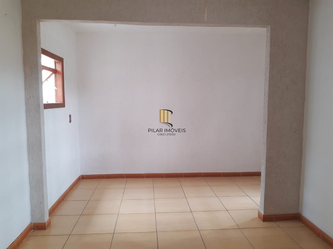 Casa de 2 Quartos e 2  vagas de garagem no Parque Granja em Cachoeirinha.