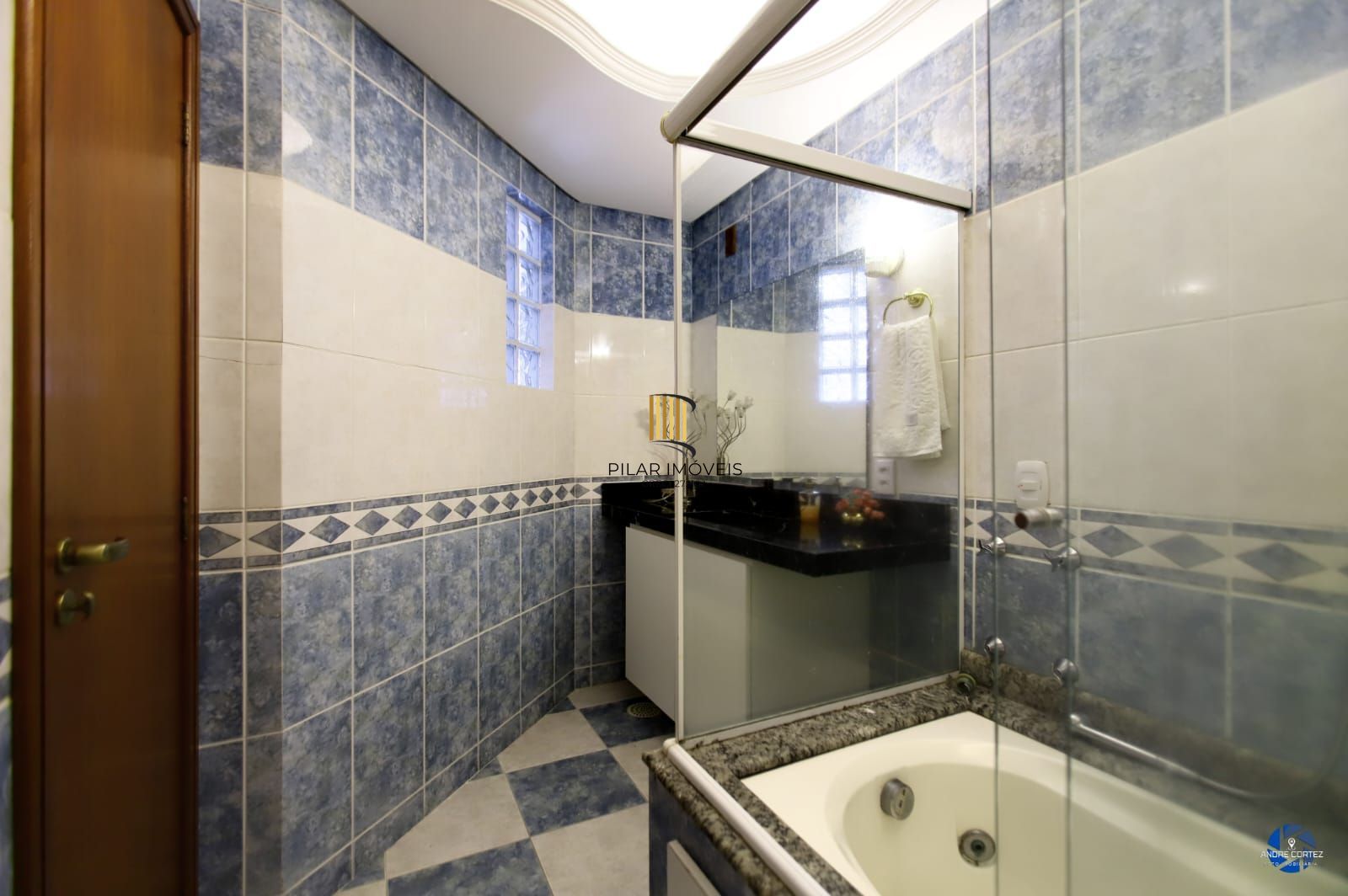 Casa 3 dormitórios no Bairro Chácara das Pedras