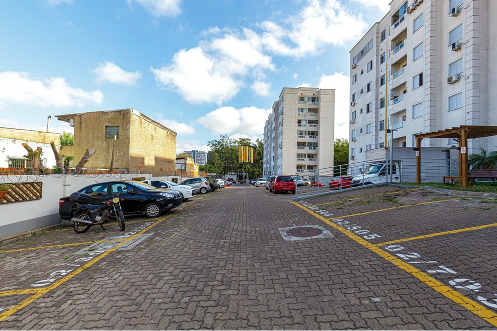 Apartamento com Sacada Morro Santana com 1 vaga de garagem