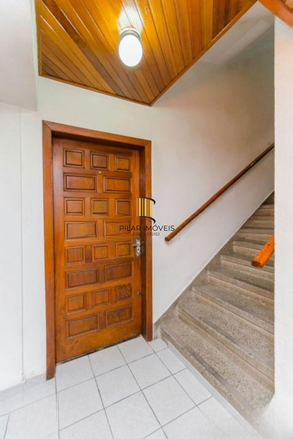 Apto de 1 dormitório Semi Mobiliado segundo andar no bairro Jardim Itu