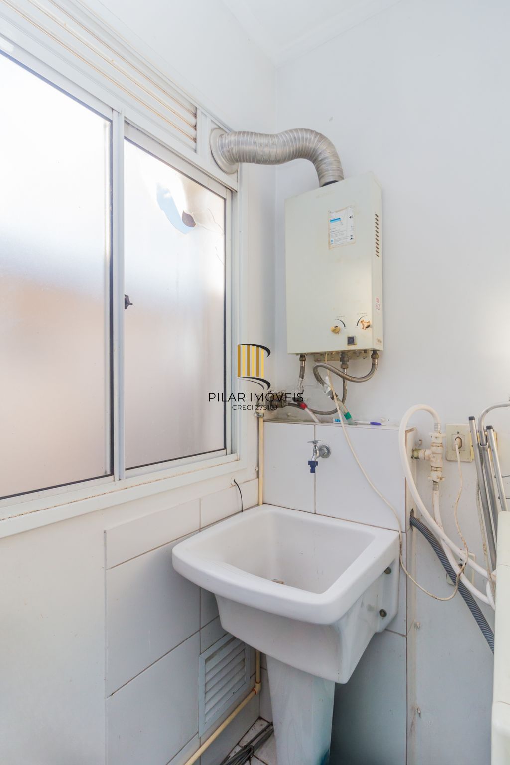 Apartamento com 2 dormitórios e 1 vaga de garagem no Bairro Humaitá