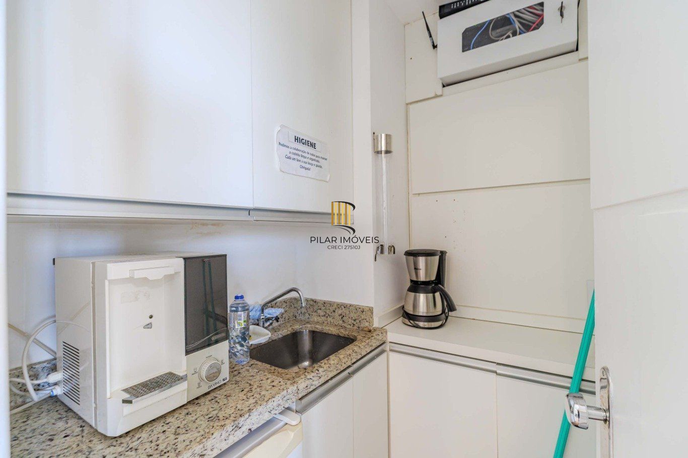 Sala comercial, 2 vagas, elevador e restaurante no bairro Praia de Belas