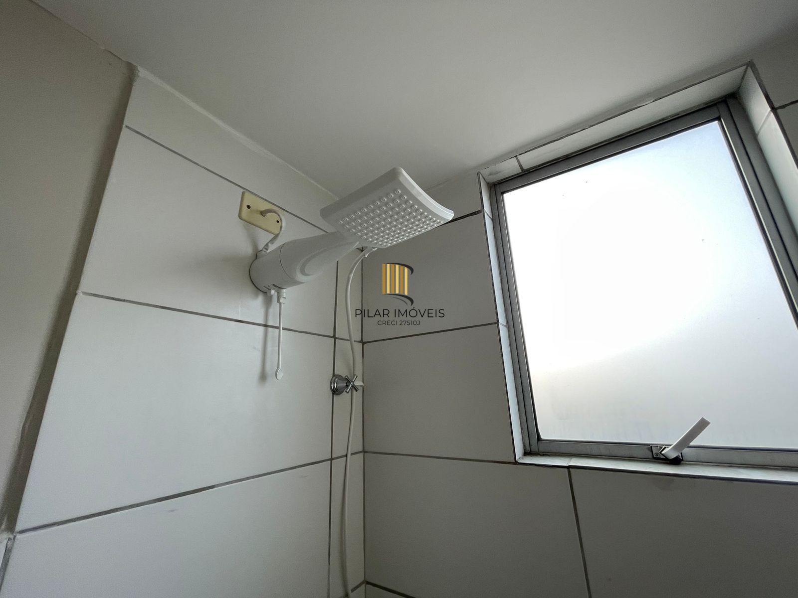 Apartamento de 2 quartos, 1 suíte e 1 vaga de garagem em condomínio fechado