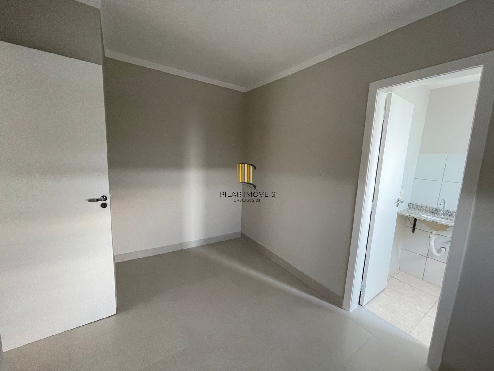 Apartamento de 2 quartos, 1 suíte e 1 vaga de garagem em condomínio fechado