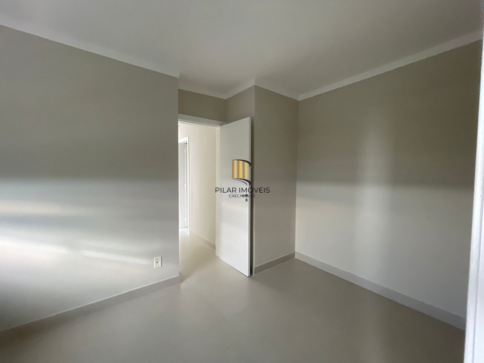 Apartamento de 2 quartos, 1 suíte e 1 vaga de garagem em condomínio fechado