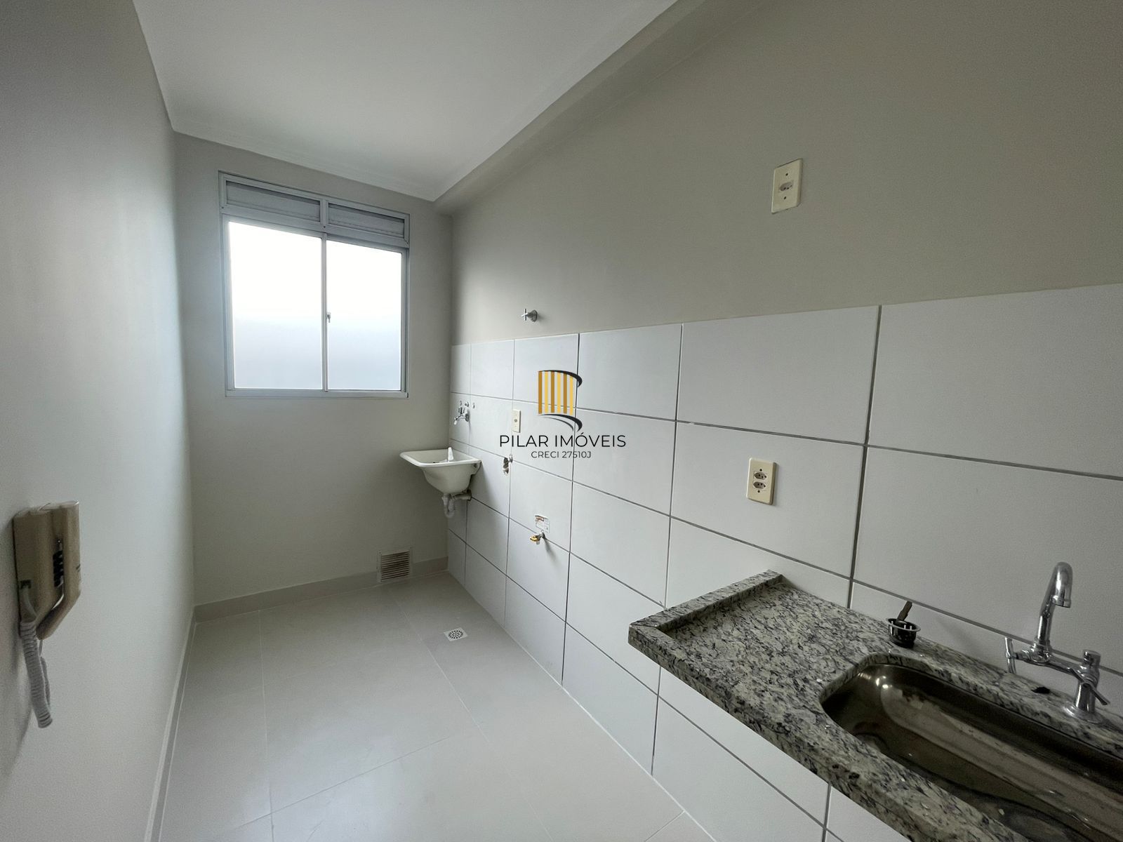 Apartamento de 2 quartos, 1 suíte e 1 vaga de garagem em condomínio fechado