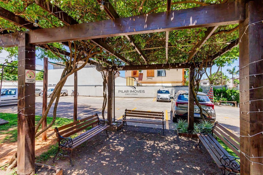 Apartamento com 2 quartos e 1 vaga de garagem no Bairro Sarandí