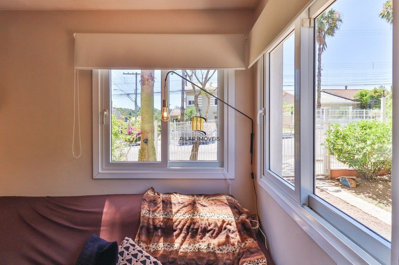 Casa em Condomínio com 3 Dormitórios e Energia Solar na Lomba do Pinheiro