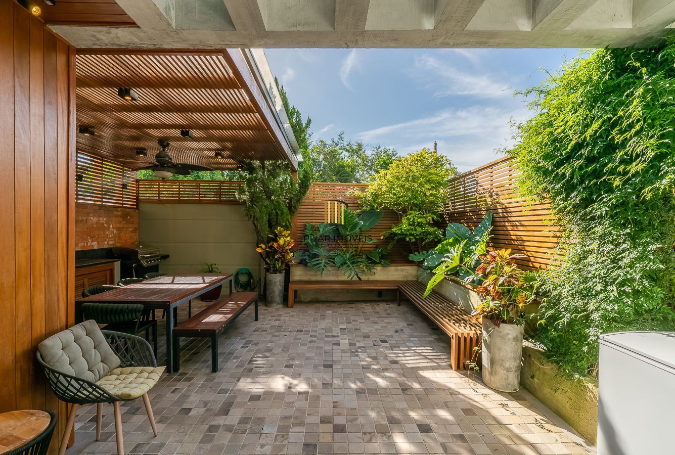Casa em Condomínio com 4 quartos e 275m² à venda em Sarandi, Porto Alegre.