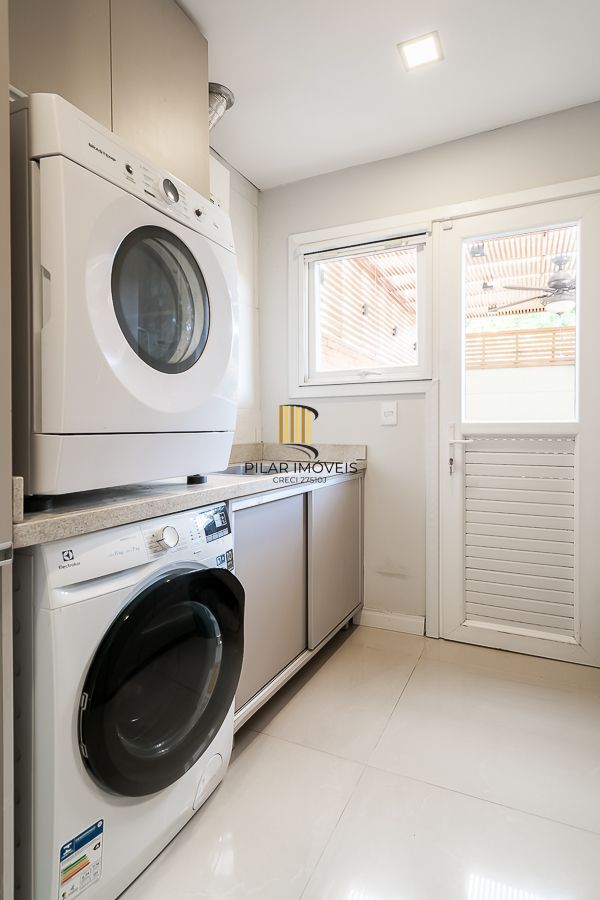 Casa em Condomínio com 4 quartos e 275m² à venda em Sarandi, Porto Alegre.