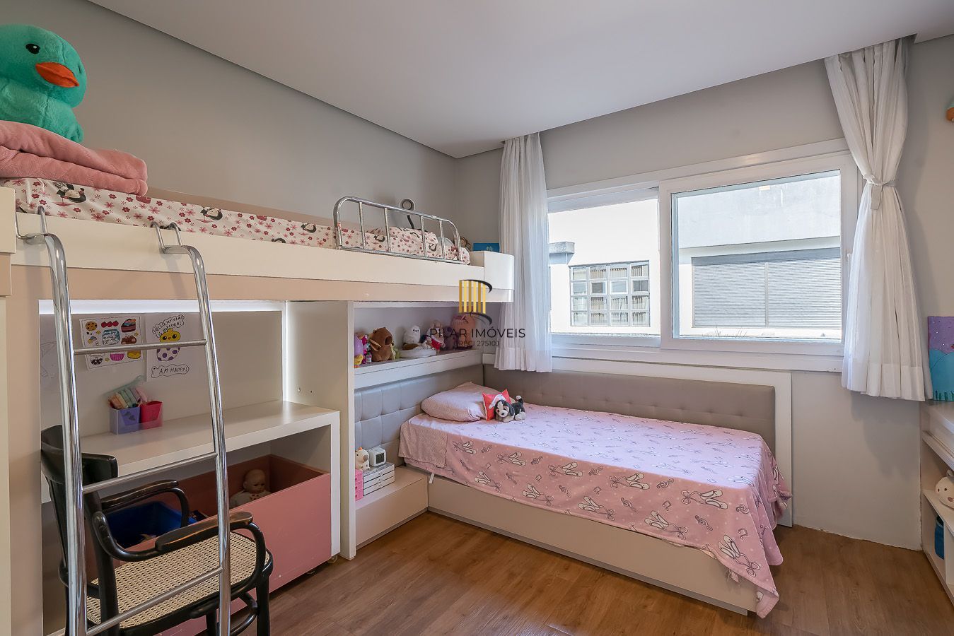 Casa em Condomínio com 4 quartos e 275m² à venda em Sarandi, Porto Alegre.
