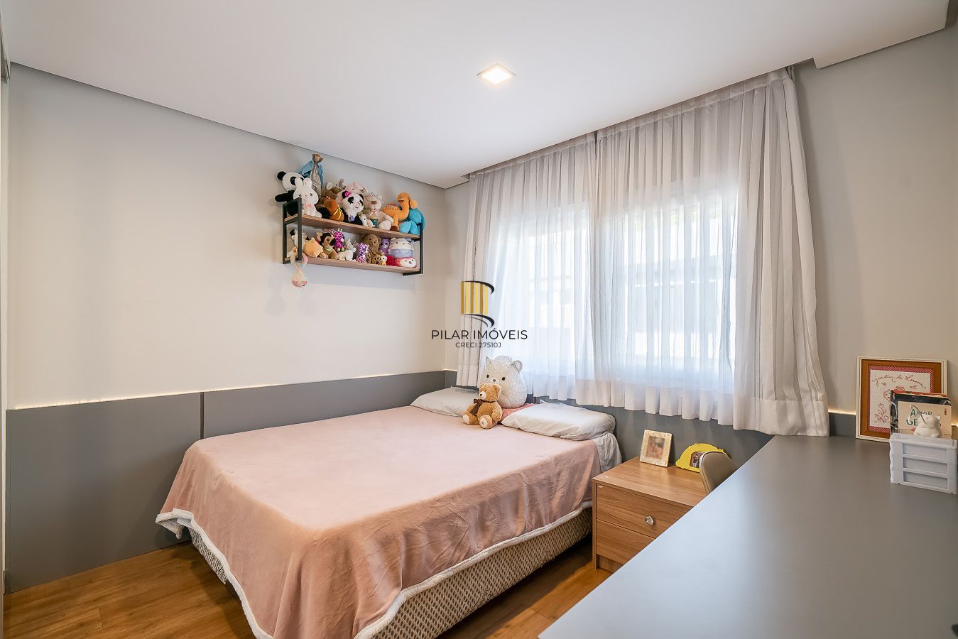 Casa em Condomínio com 4 quartos e 275m² à venda em Sarandi, Porto Alegre.