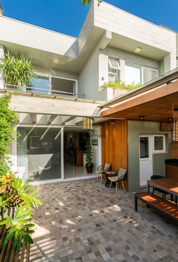 Casa em Condomínio com 4 quartos e 275m² à venda em Sarandi, Porto Alegre.
