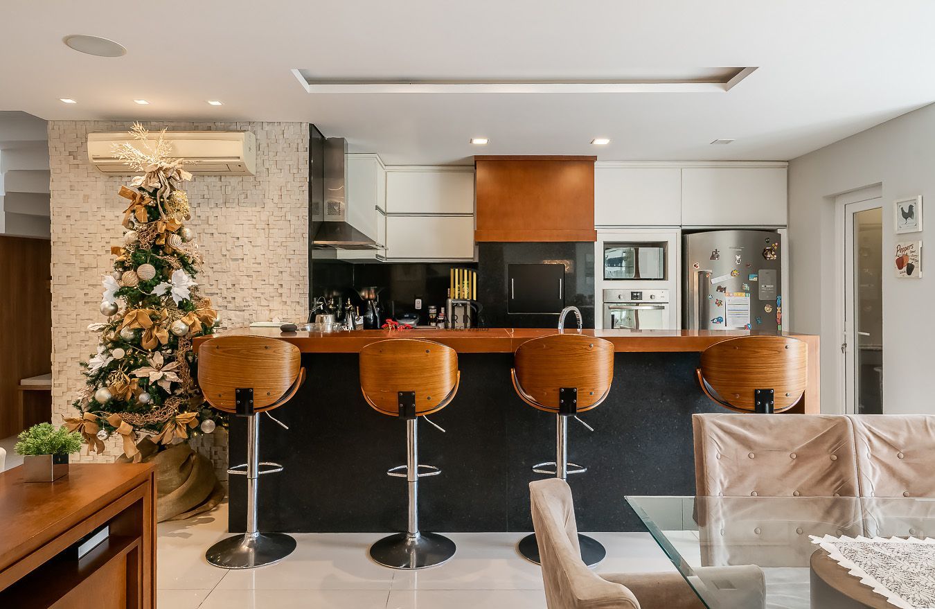 Casa em Condomínio com 4 quartos e 275m² à venda em Sarandi, Porto Alegre.