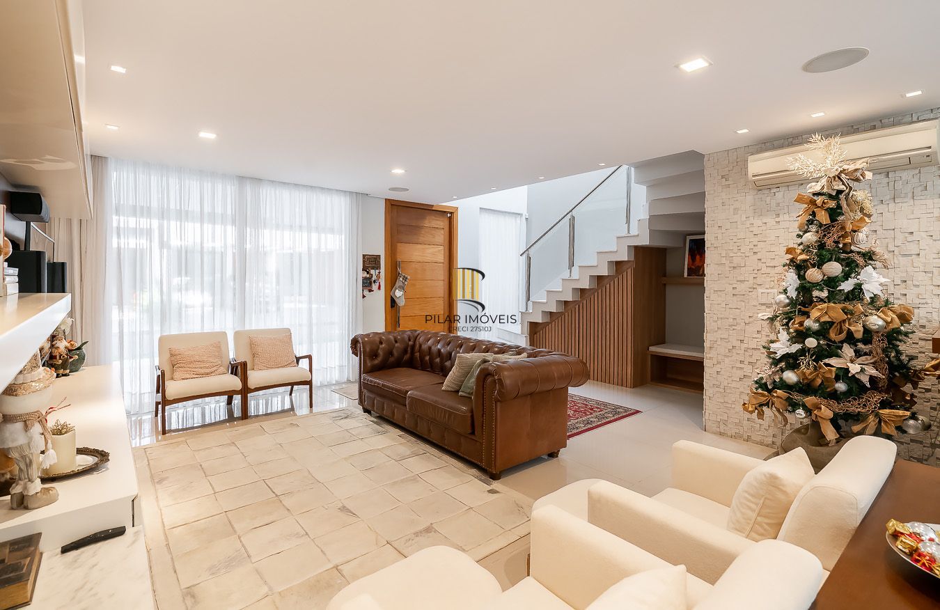 Casa em Condomínio com 4 quartos e 275m² à venda em Sarandi, Porto Alegre.