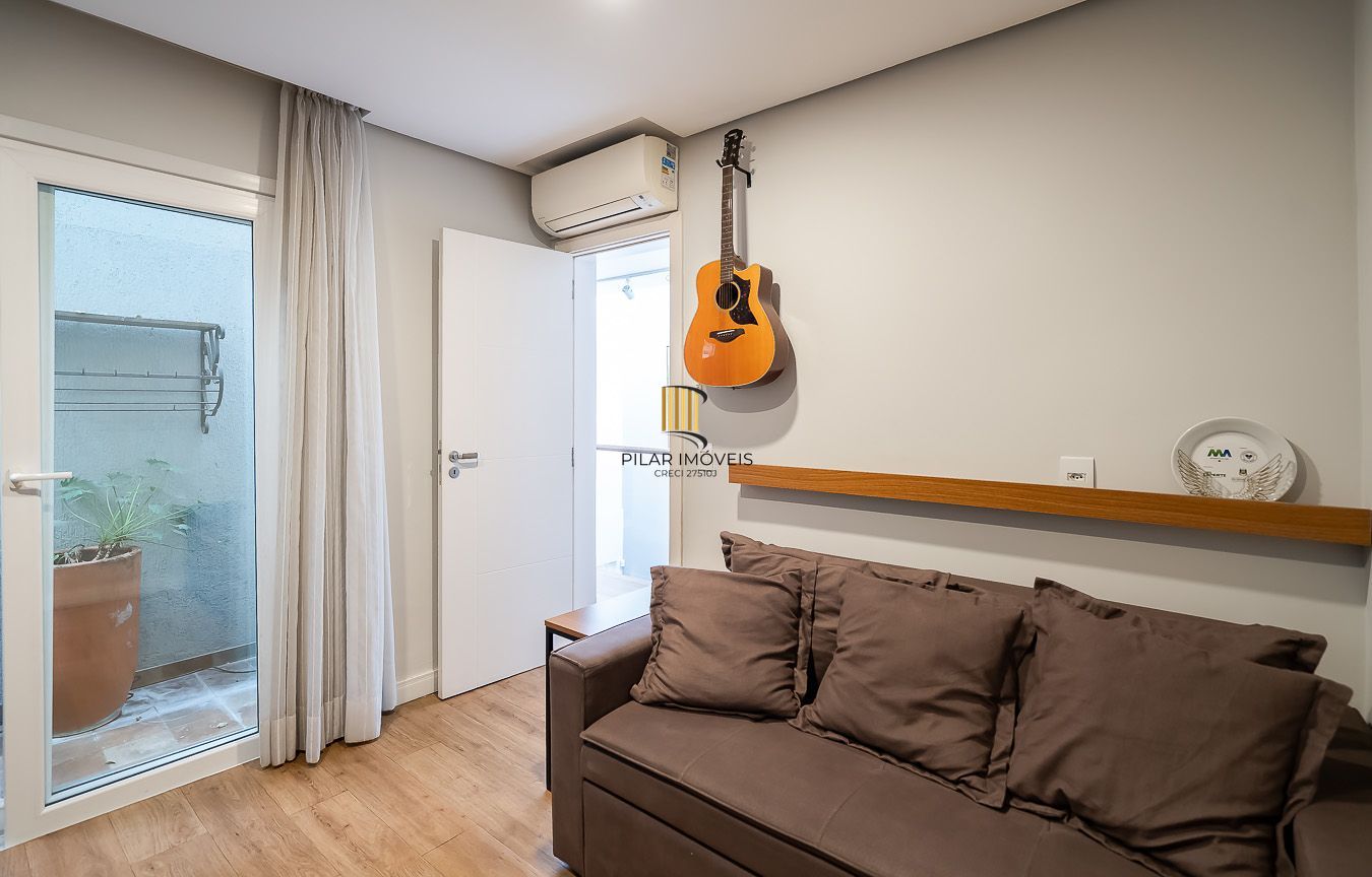 Casa em Condomínio com 4 quartos e 275m² à venda em Sarandi, Porto Alegre.