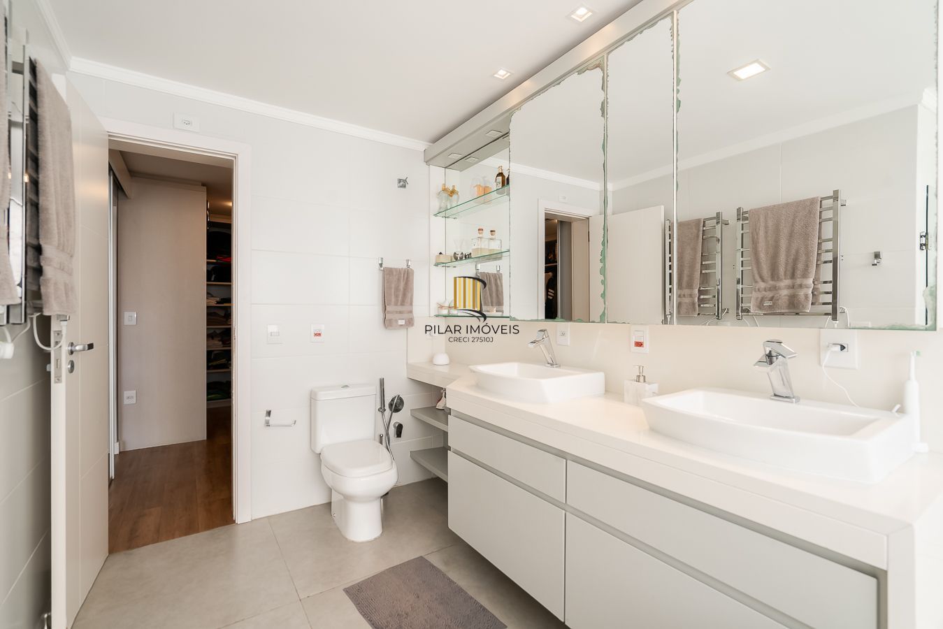 Casa em Condomínio com 4 quartos e 275m² à venda em Sarandi, Porto Alegre.