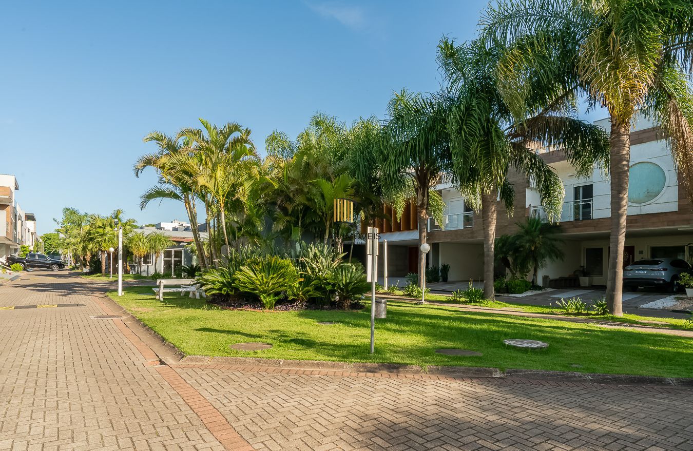 Casa em Condomínio com 4 quartos e 275m² à venda em Sarandi, Porto Alegre.