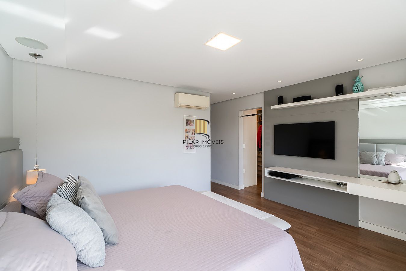 Casa em Condomínio com 4 quartos e 275m² à venda em Sarandi, Porto Alegre.