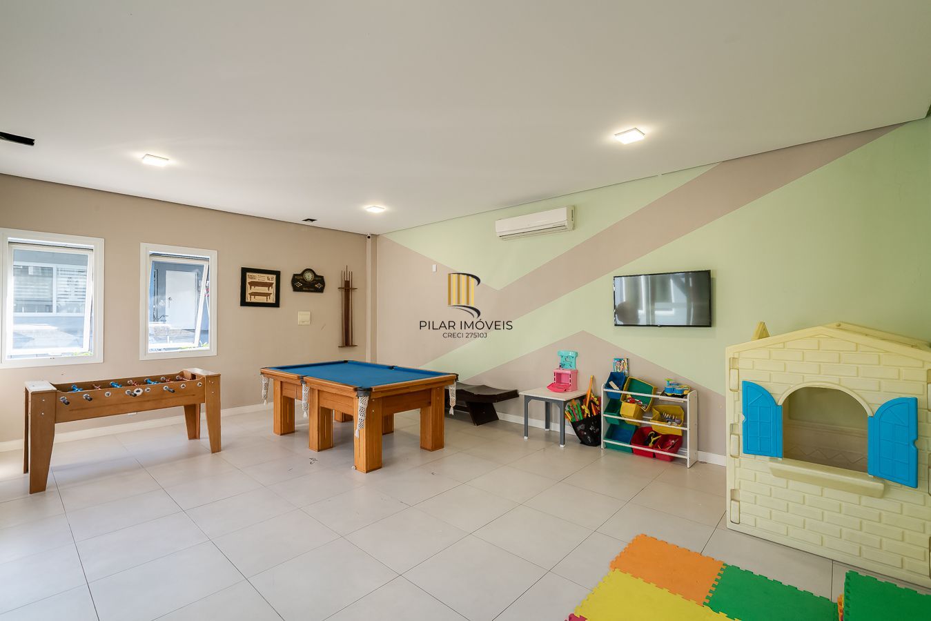 Casa em Condomínio com 4 quartos e 275m² à venda em Sarandi, Porto Alegre.