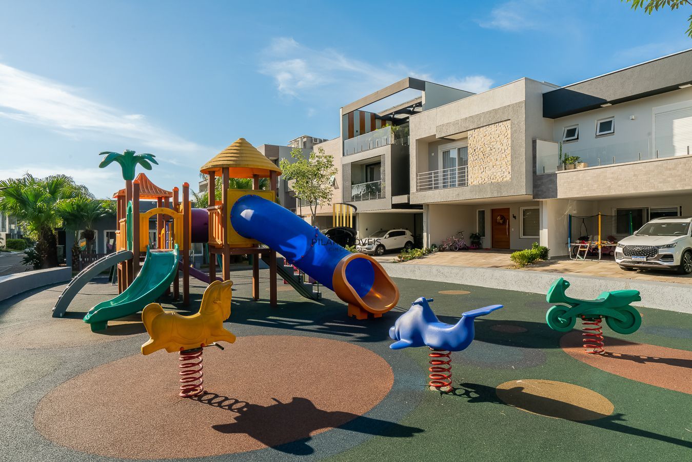 Casa em Condomínio com 4 quartos e 275m² à venda em Sarandi, Porto Alegre.