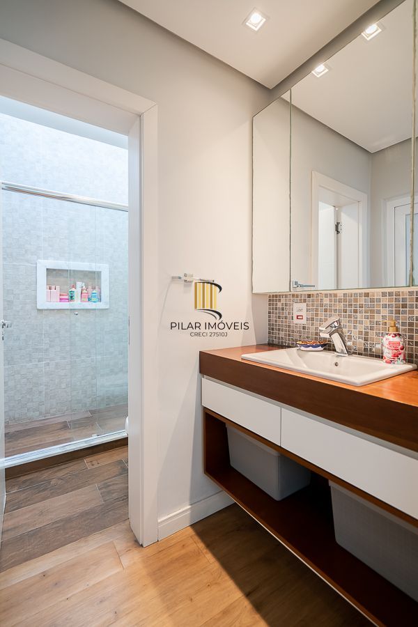 Casa em Condomínio com 4 quartos e 275m² à venda em Sarandi, Porto Alegre.