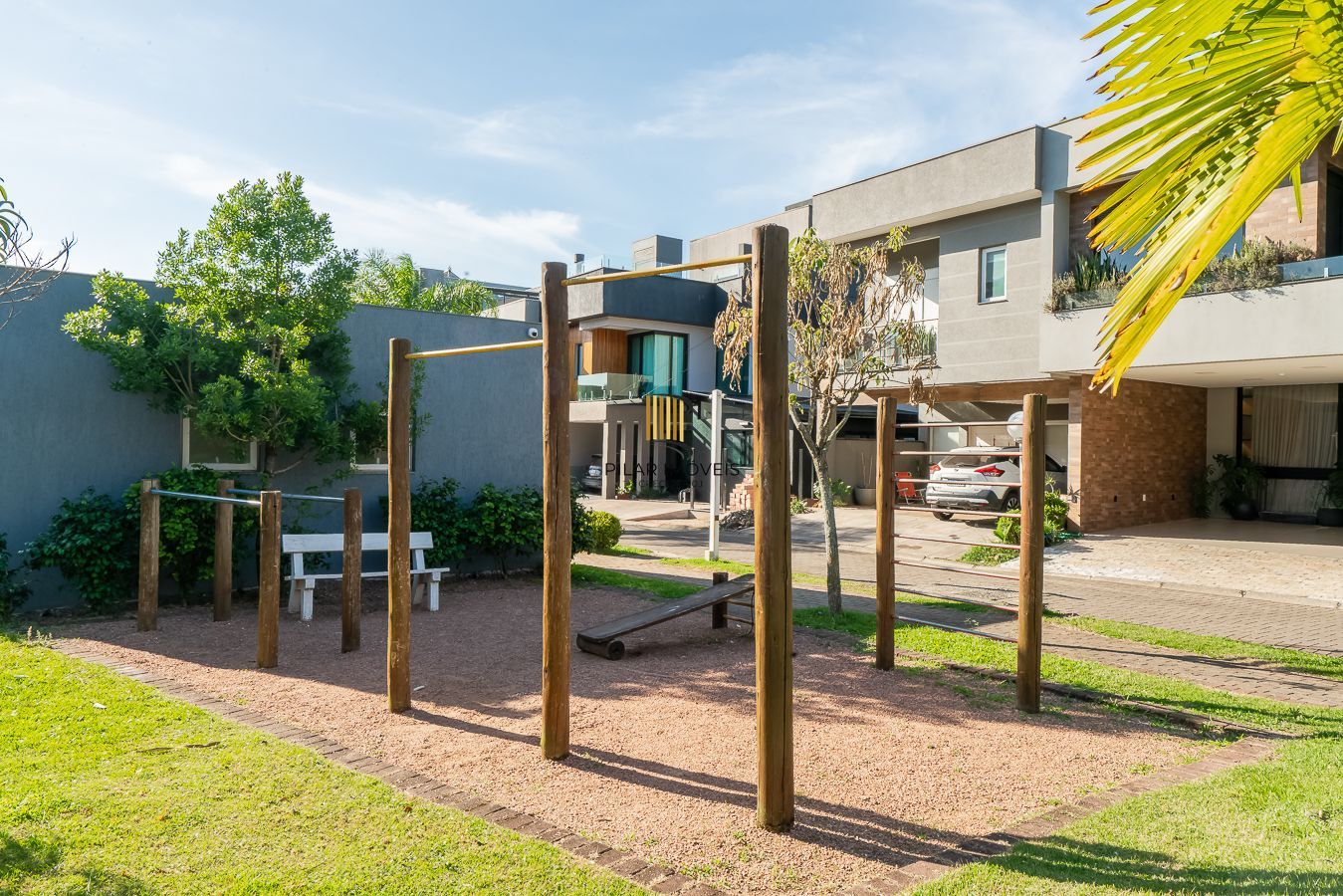 Casa em Condomínio com 4 quartos e 275m² à venda em Sarandi, Porto Alegre.