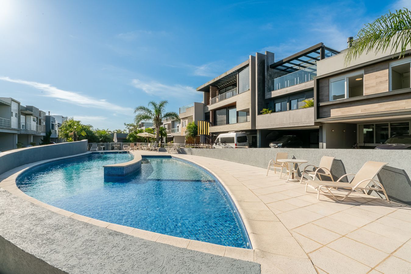 Casa em Condomínio com 4 quartos e 275m² à venda em Sarandi, Porto Alegre.