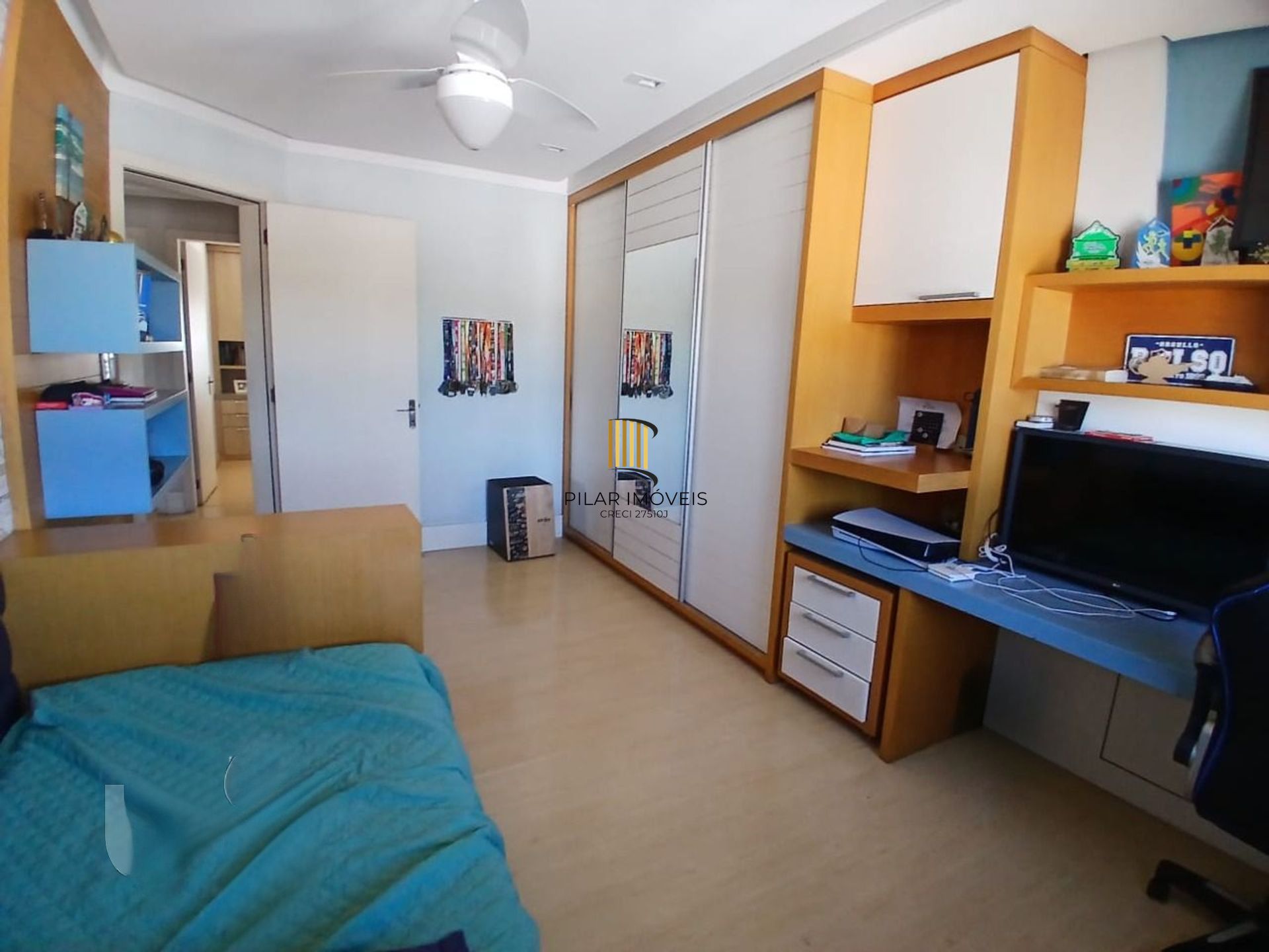 Cobertura com 4 quartos, 1 suíte, 4 vagas e elevador no bairro Igara Canoas.