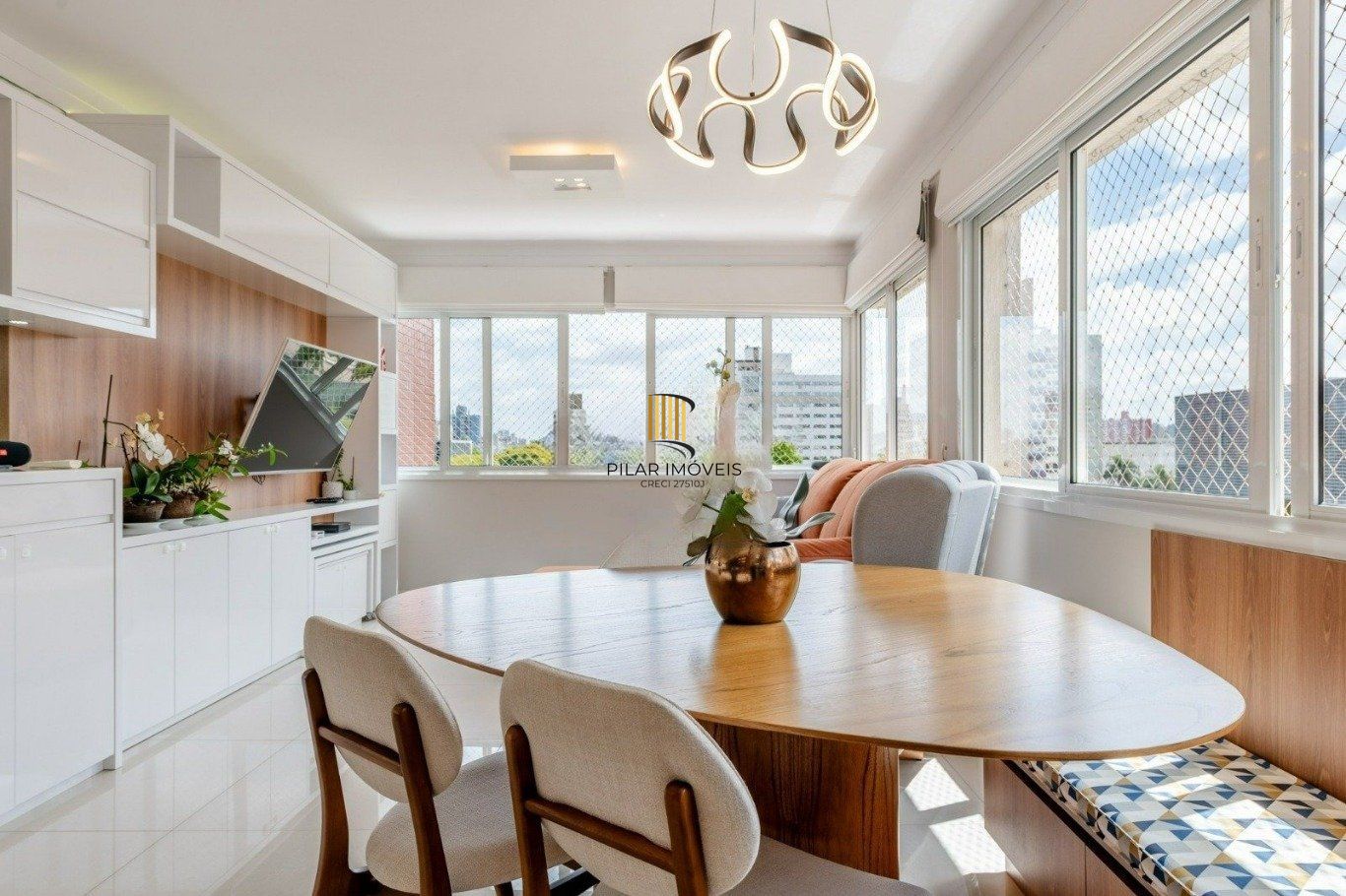 Apartamento com 3 quartos e 4 vagas no Menino Deus, Porto Alegre.