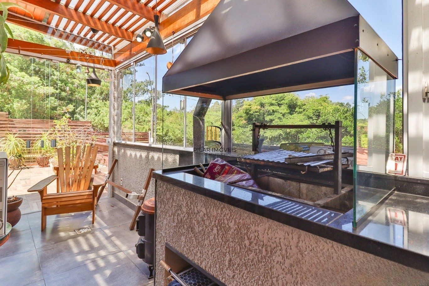 Casa em Condomínio com 3 Dormitórios e Energia Solar na Lomba do Pinheiro