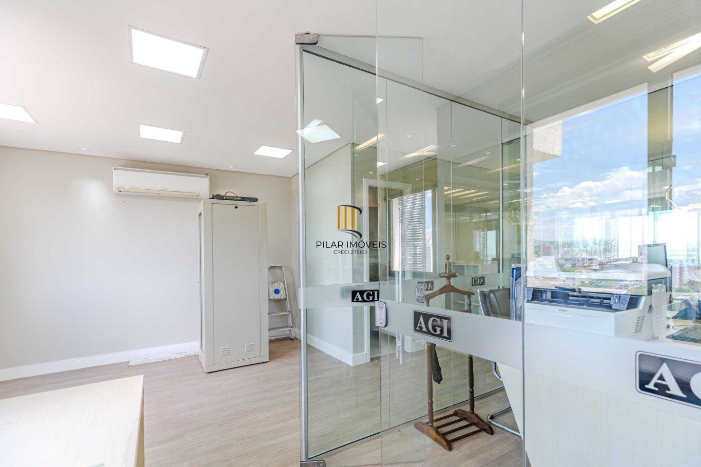 Sala comercial, 2 vagas, elevador e restaurante no bairro Praia de Belas