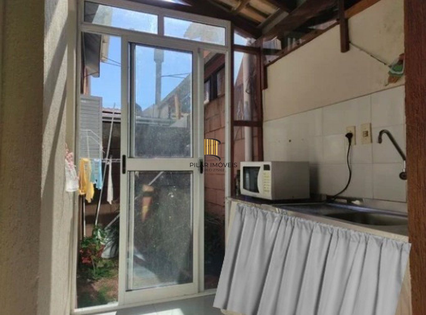 Casa em Condomínio fechado 3 dormitórios no bairro Jardim Itu.
