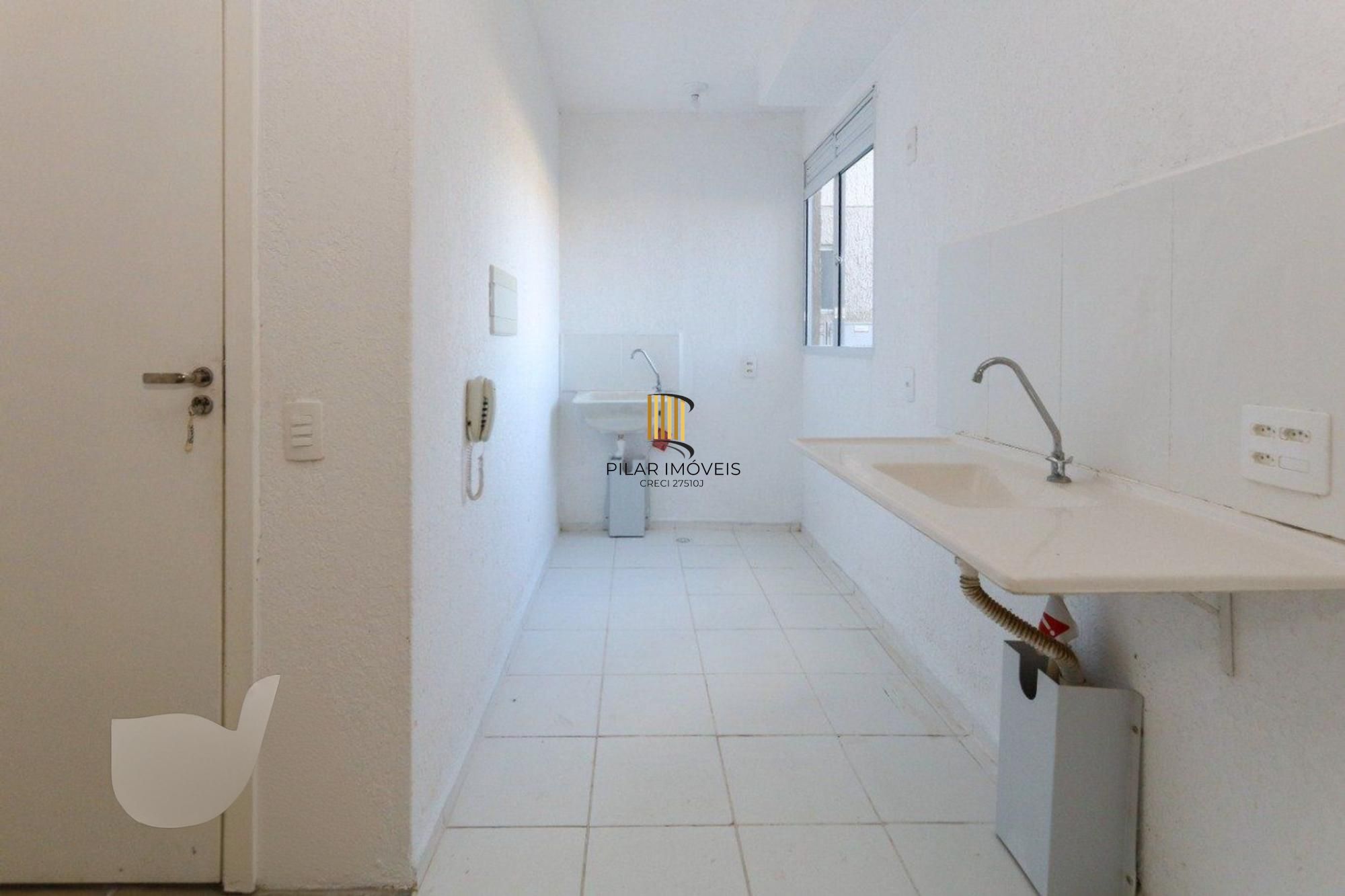 Apartamento com 1 dormitório e com 1 vaga de garagem em Canoas.