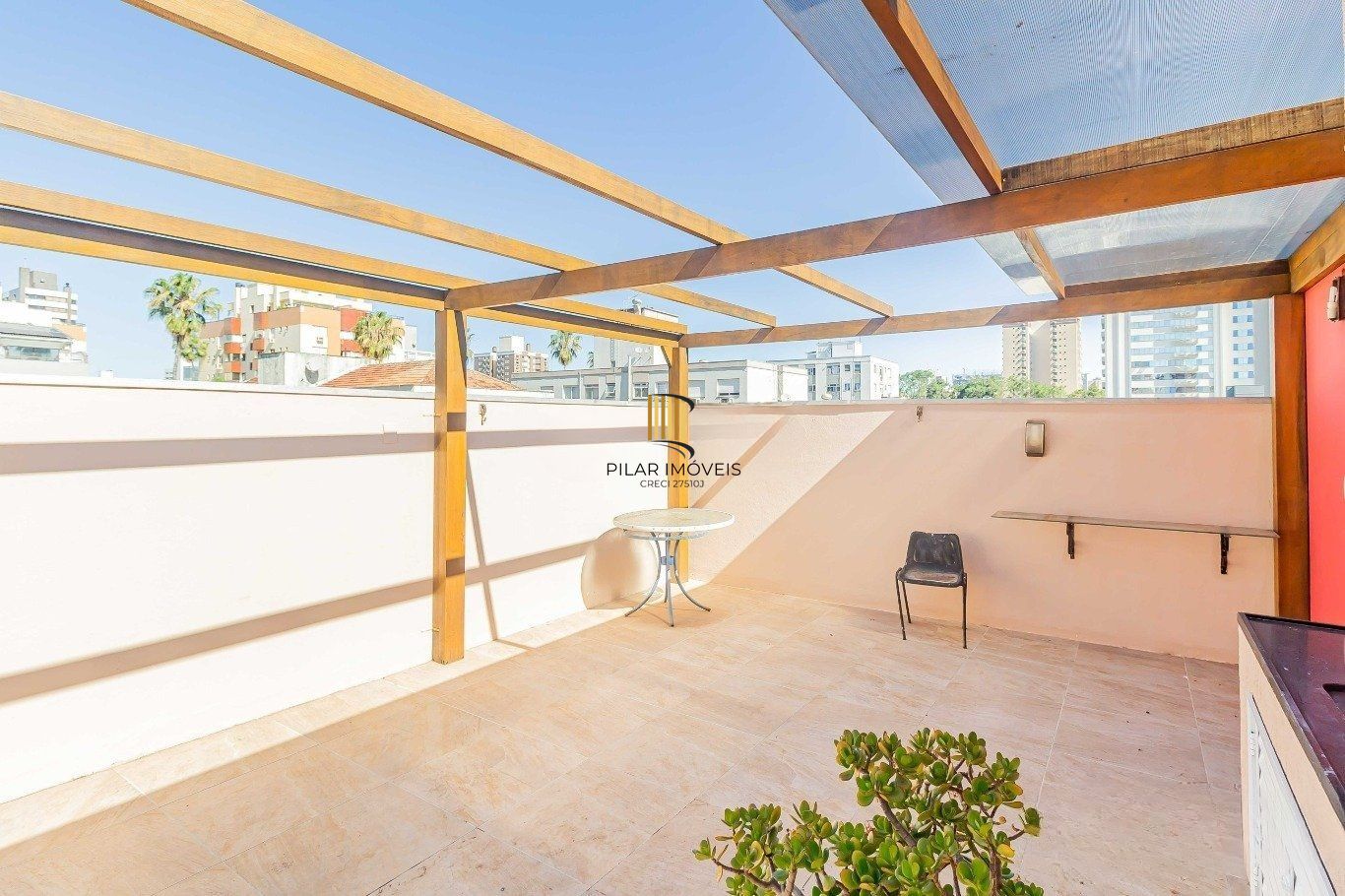 Prédio Comercial á venda com 2 salas e terraço no bairro Menino Deus