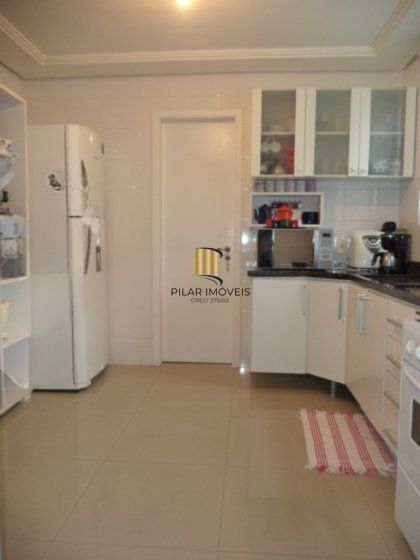 Casa com 4 dormitórios, 1 suíte, 260 m² privativos, 3 vagas no Ecoville.