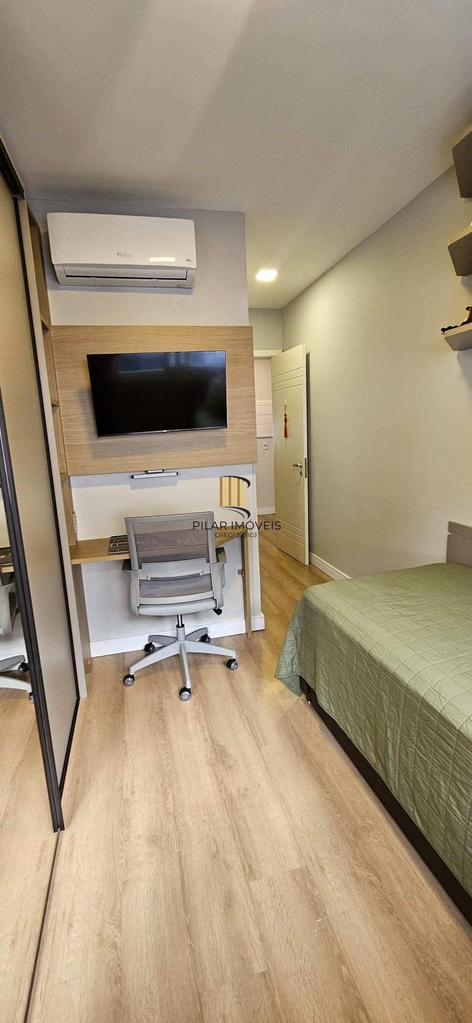 Casa em Condomínio com 3 quartos, 3 suítes, 2 vagas e 195m² no Jardim Carvalho.